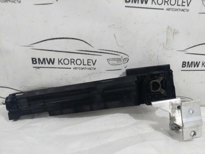 Кронштейн радиатора 3-serie F30/F31/F80 2011-2020 ПРАВЫЙ  F30 17117600537