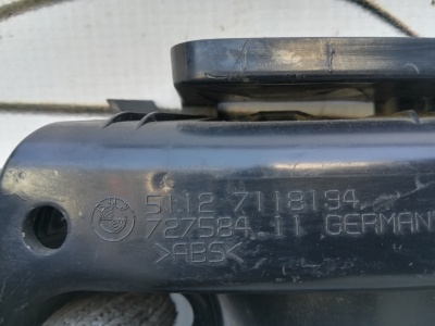 Направляющая блока фонарей задняя правая  E90 51127118194